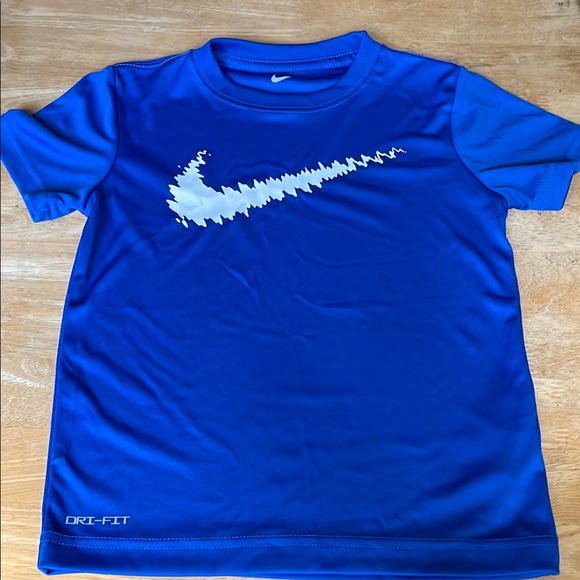 Nike Kids Blue Dri-FIT T-Shirt size 4-5 - Picture 1 of 3